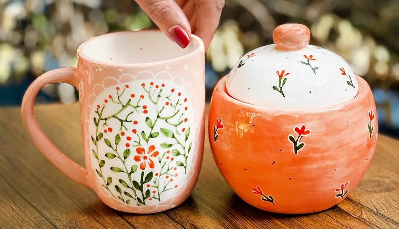 كوب و سكرّية رسم
