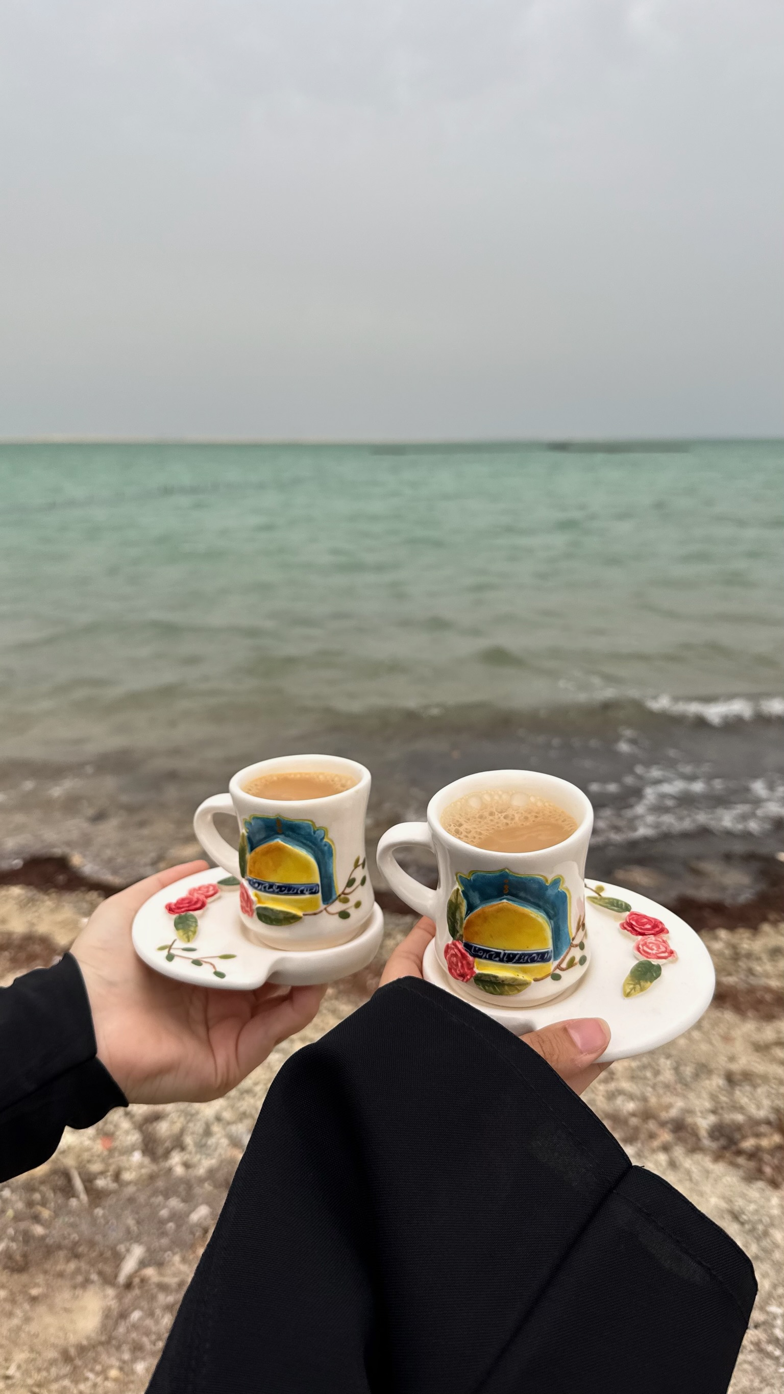 استكانين رضويين مع الصحن